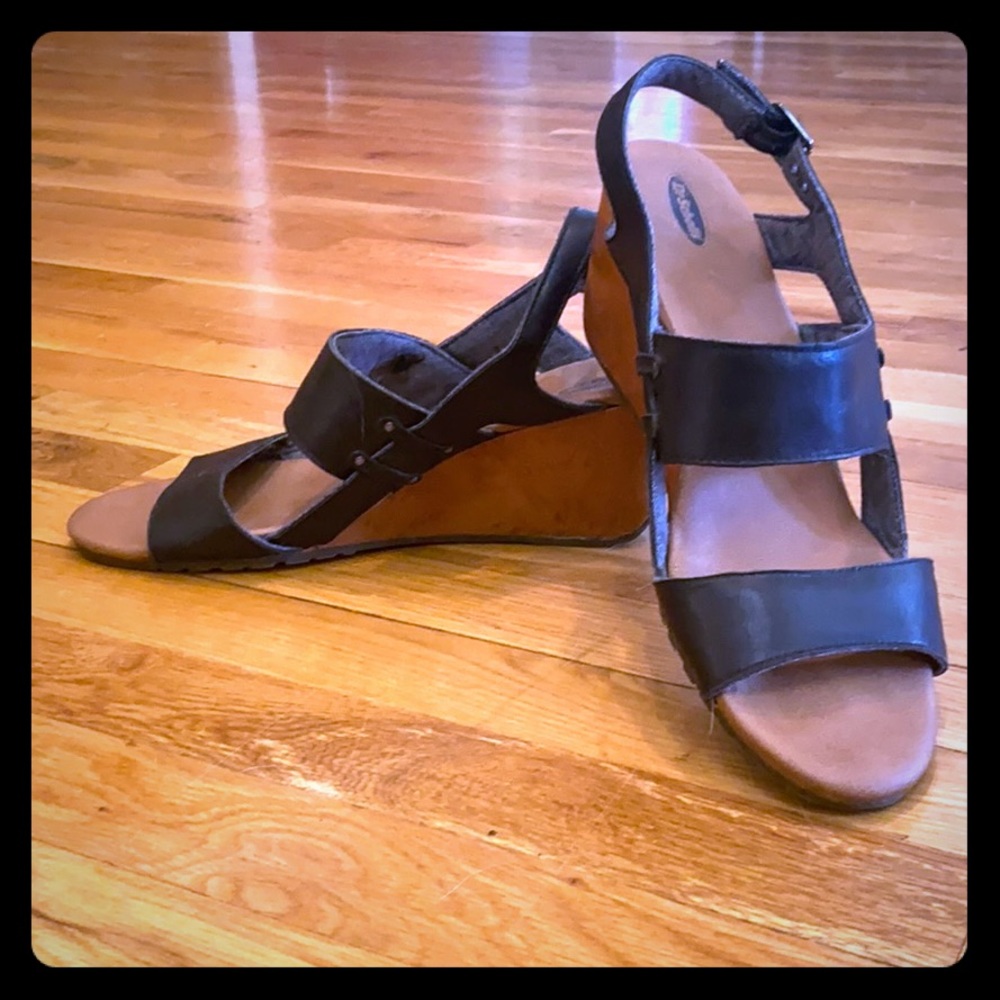 Black Dr. Scholl’s sandals